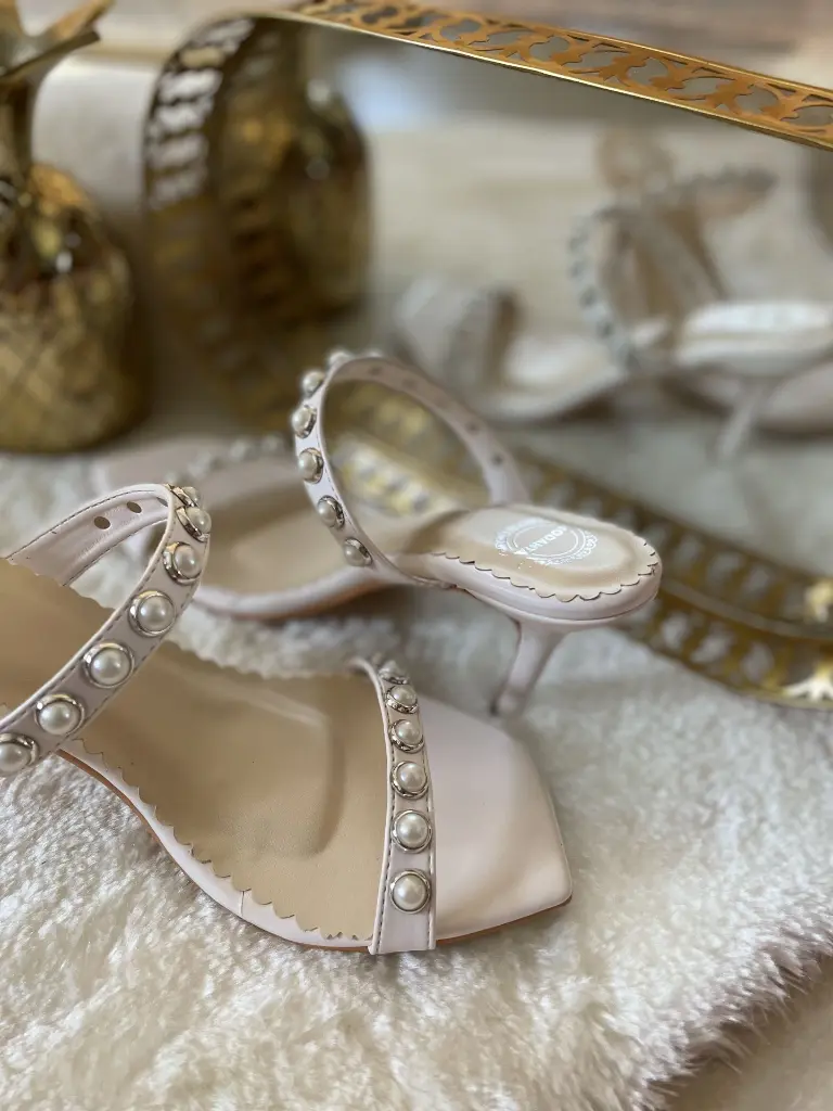 White Pearly Stilettos_Side.webp