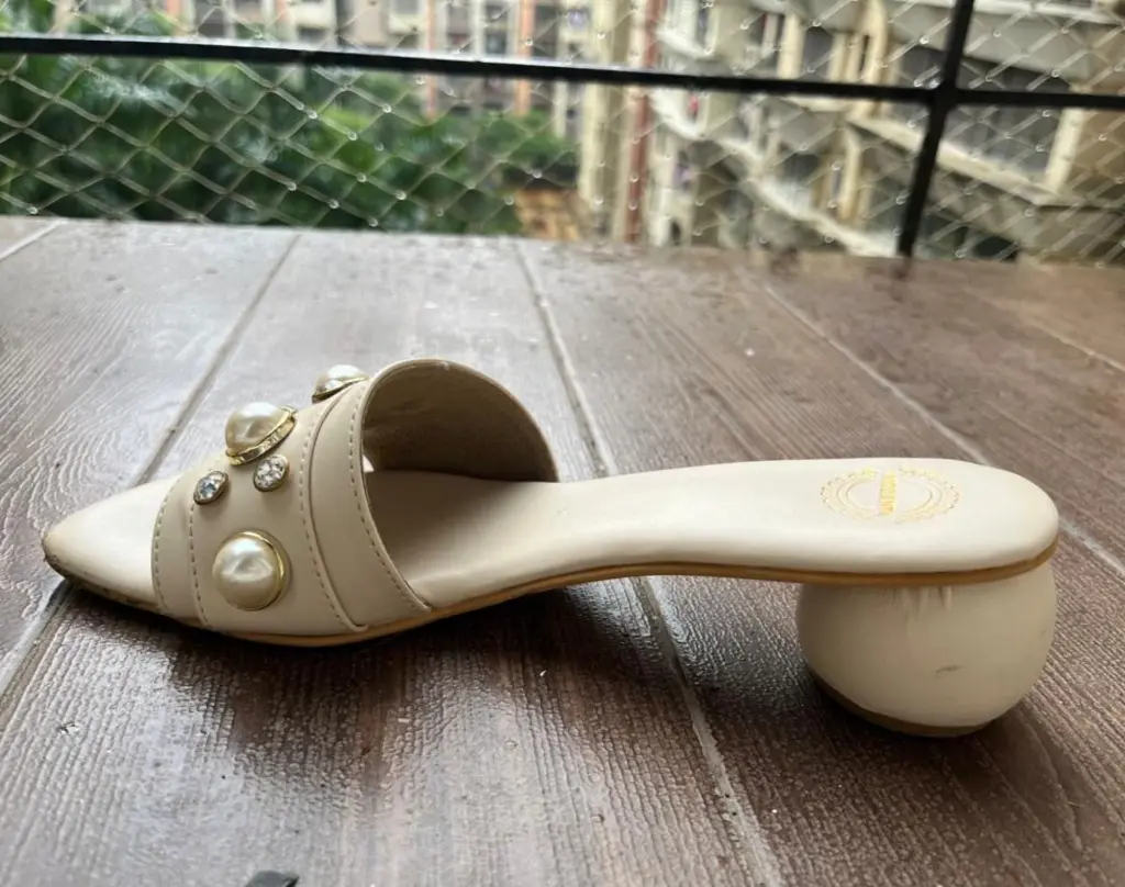 Cream Round Pearl Heels_Side.webp