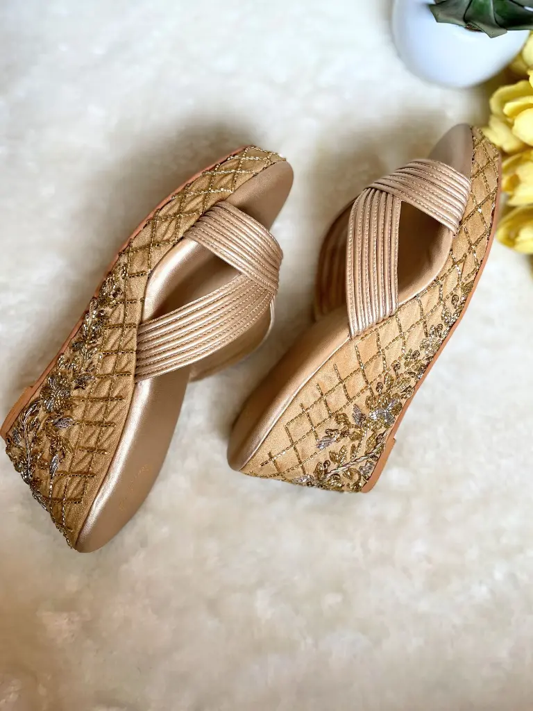 Gold Checks Wedges_Side.webp