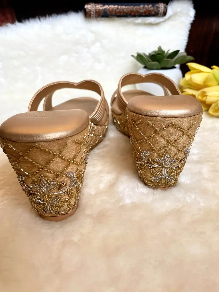 Gold Checks Wedges_Angular.webp