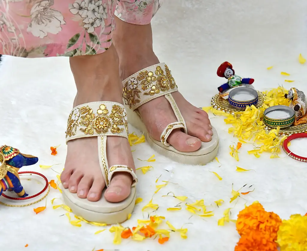 Gota Kolhapuri Wedges