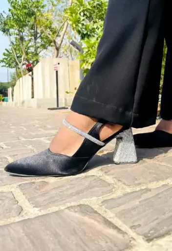 Black Diamond Pumps